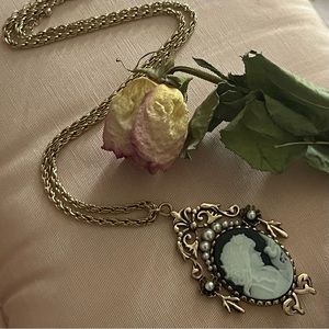 Vintage/Antique Inspired Black Cameo Pendant Necklace Gold Chain Pearl